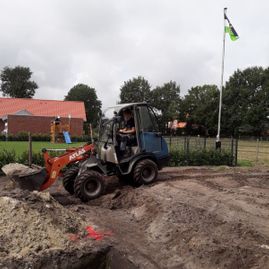 Willers Gartengestaltung Rastede Bagger im Garten